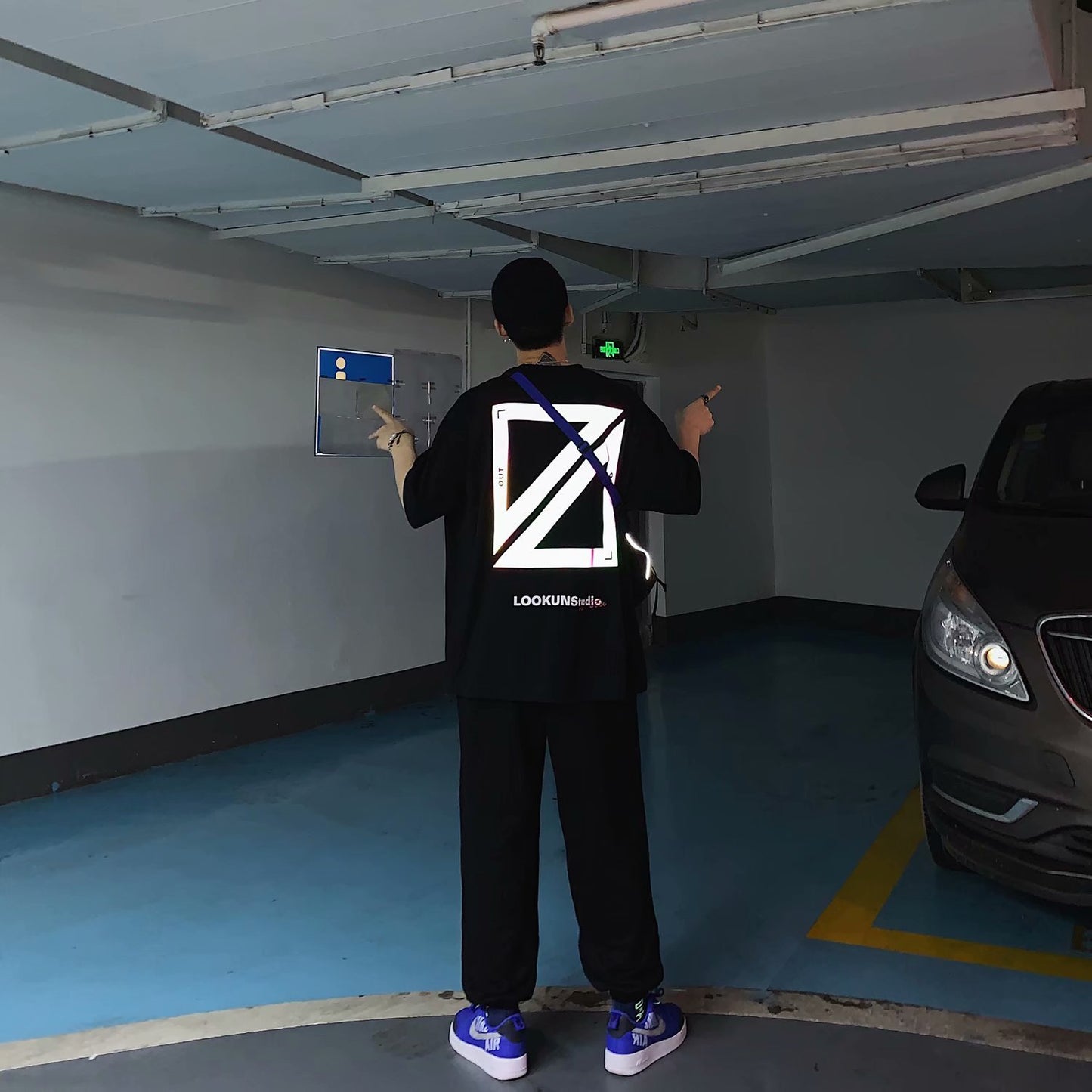 Laser colorful reflective short-sleeved T-shirt